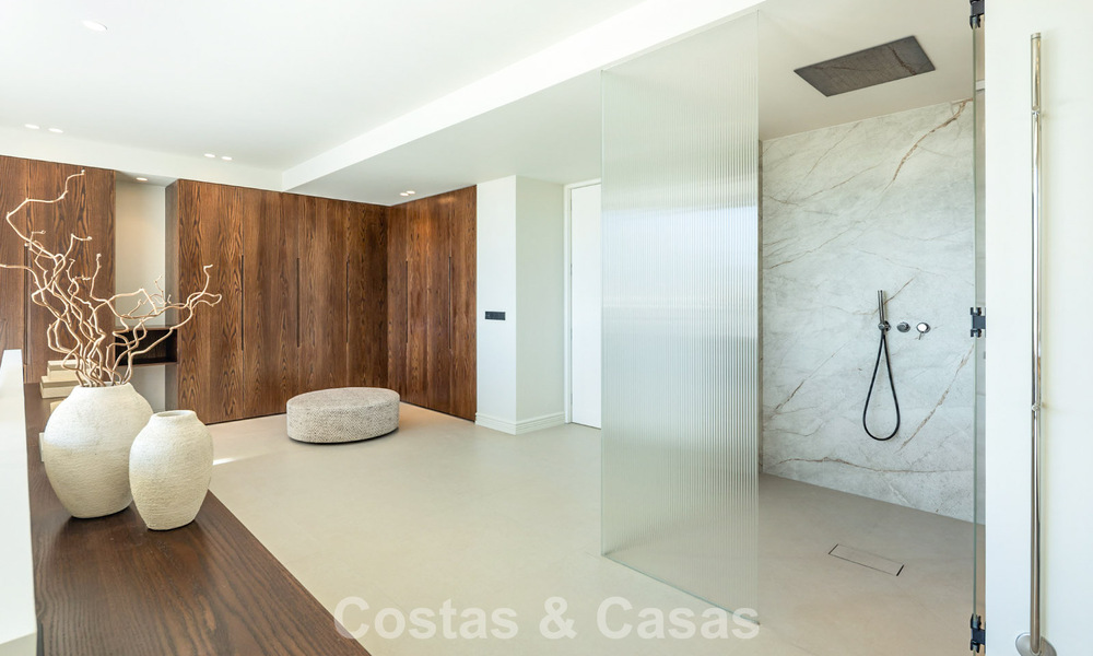 Luxueuze klasse-villa te koop met panoramisch uitzicht, grenzend aan de golfbaan in Marbella - Benahavis 791594