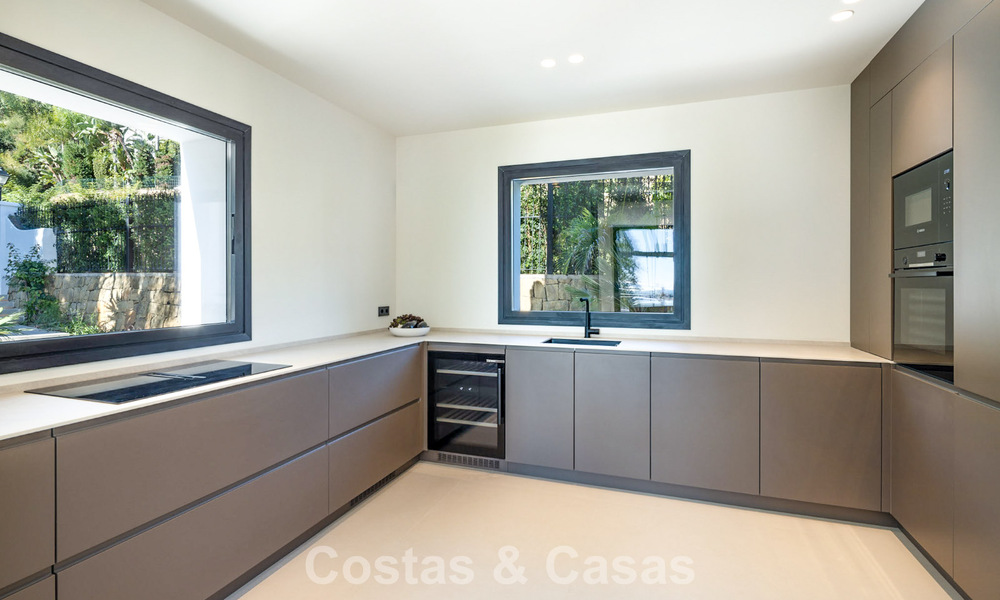 Luxueuze klasse-villa te koop met panoramisch uitzicht, grenzend aan de golfbaan in Marbella - Benahavis 791600