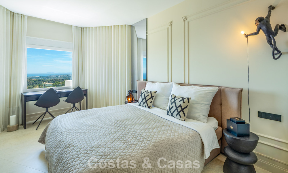 Exclusief duplex penthouse met privézwembad en panoramisch zeezicht te koop in Marbella’s Golden Mile 791664