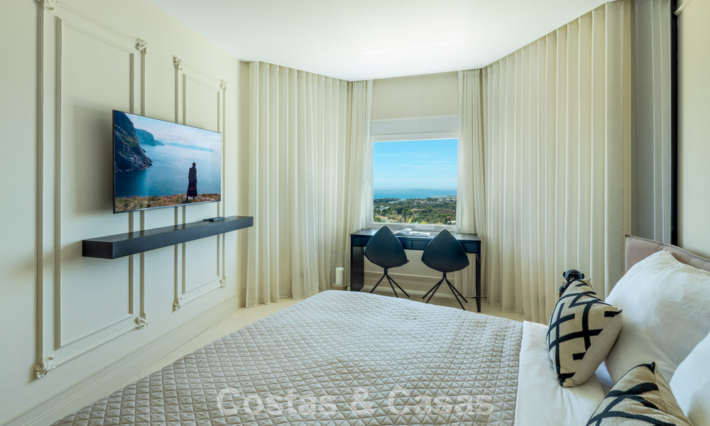 Exclusief duplex penthouse met privézwembad en panoramisch zeezicht te koop in Marbella’s Golden Mile 791665