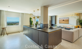 Exclusief duplex penthouse met privézwembad en panoramisch zeezicht te koop in Marbella’s Golden Mile 791666 