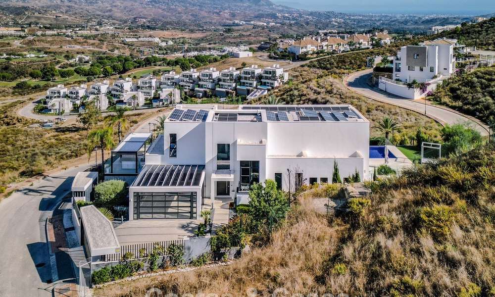 Gloednieuwe, moderne luxevilla met zeezicht te koop in een golfresort in Mijas, Costa del Sol 791688