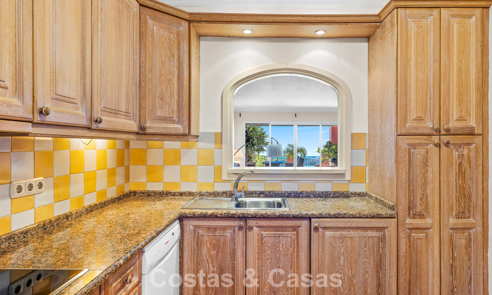 Instapklaar, royaal appartement met panoramisch zeezicht te koop in Benahavis - Marbella 791743