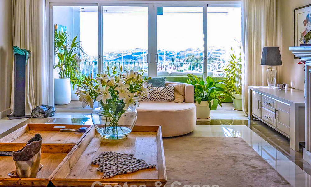 Instapklaar, ruim penthouse met fantastisch zeezicht te koop in Marbella - Benahavis 791763