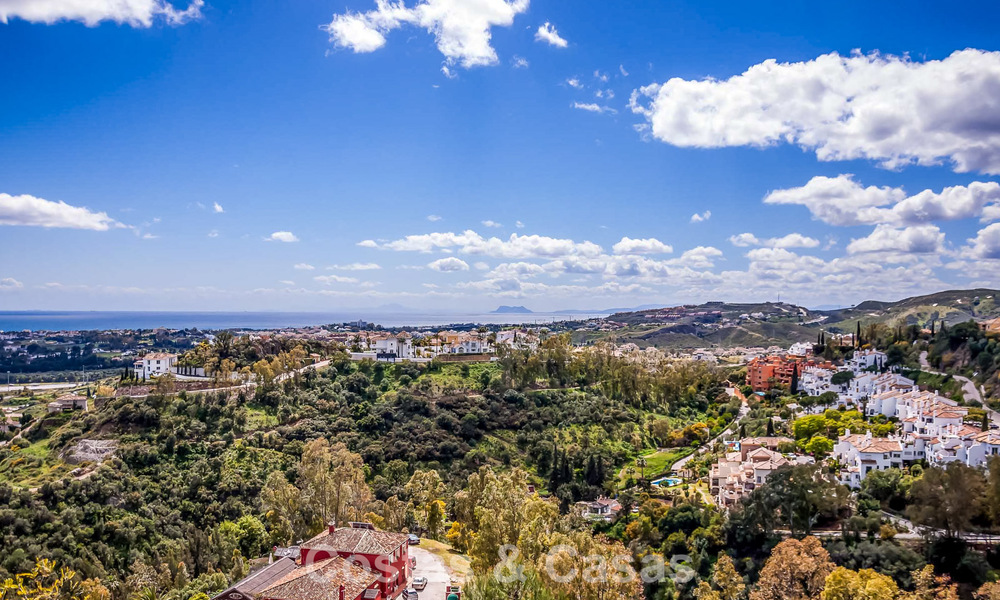 Instapklaar, ruim penthouse met fantastisch zeezicht te koop in Marbella - Benahavis 791764