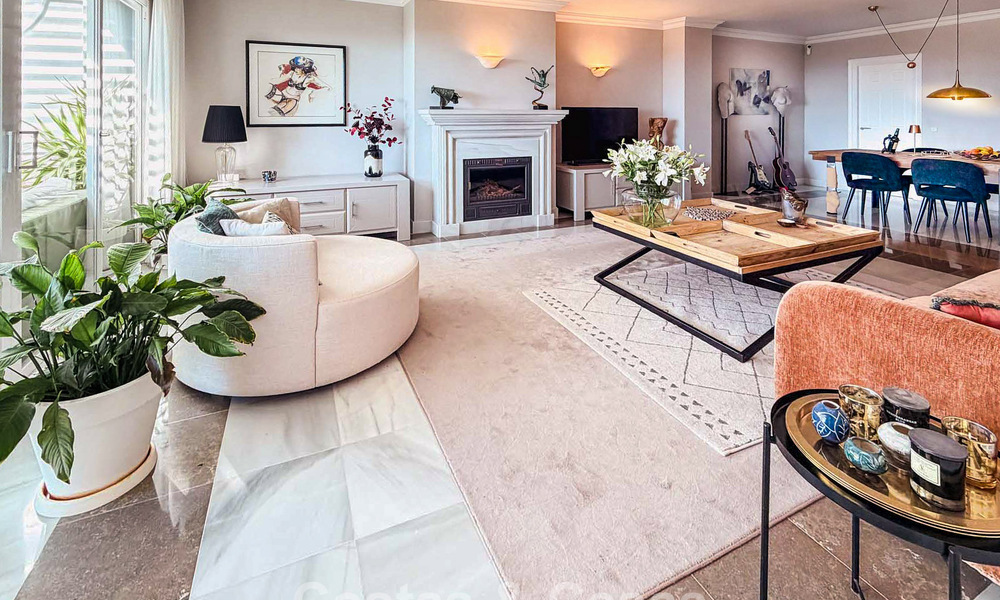 Instapklaar, ruim penthouse met fantastisch zeezicht te koop in Marbella - Benahavis 791787