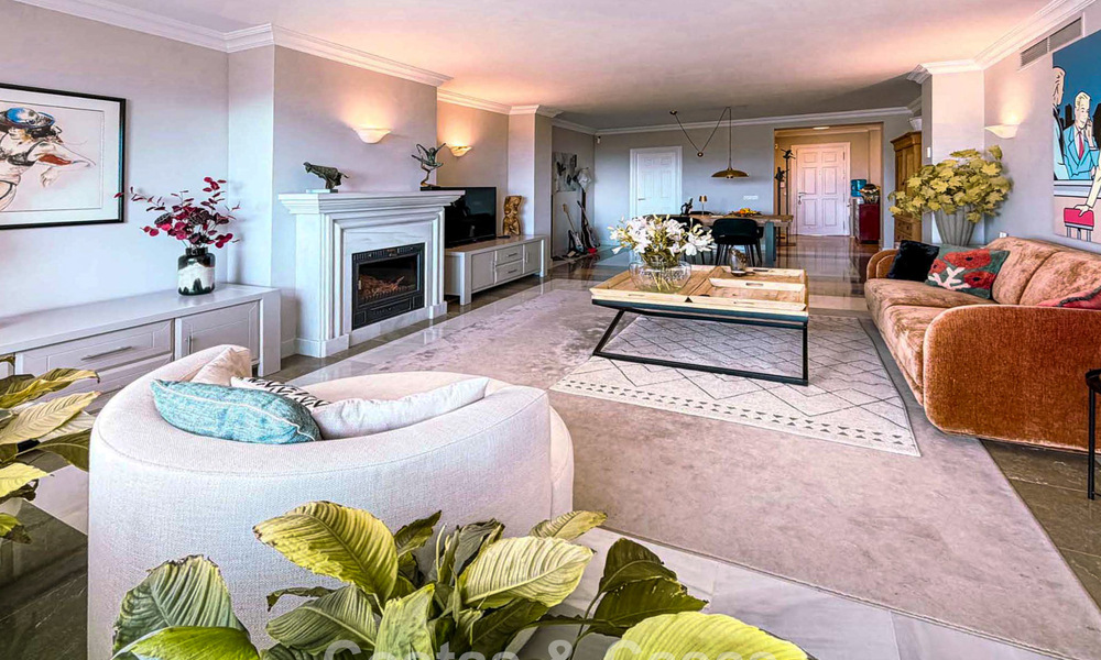 Instapklaar, ruim penthouse met fantastisch zeezicht te koop in Marbella - Benahavis 791788