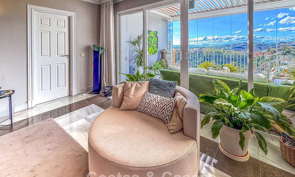 Instapklaar, ruim penthouse met fantastisch zeezicht te koop in Marbella - Benahavis 791789
