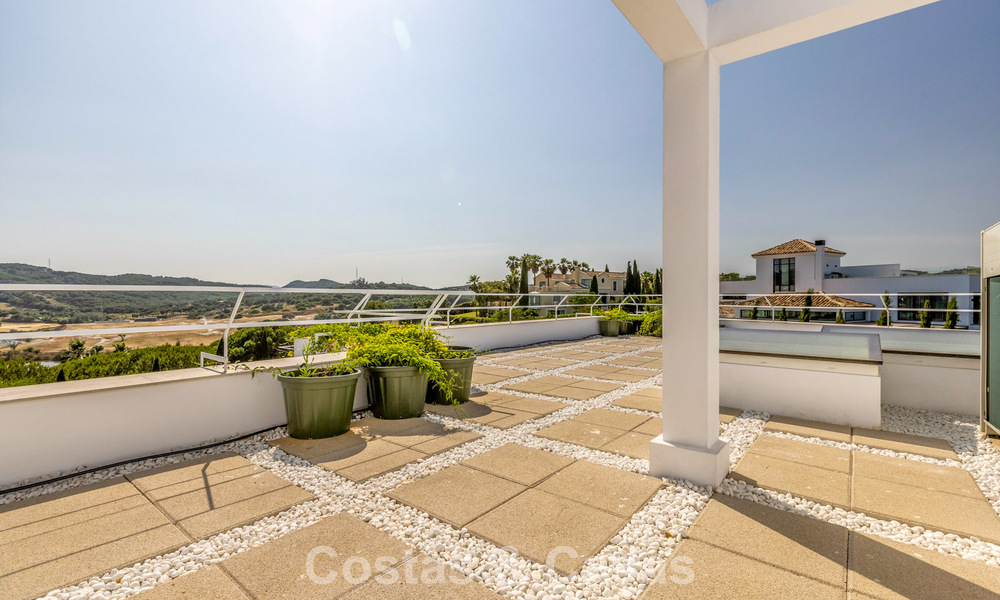 Gloednieuwe luxe villa met een geavanceerd hedendaags design te koop in Sotogrande Alto, Costa del Sol 791859