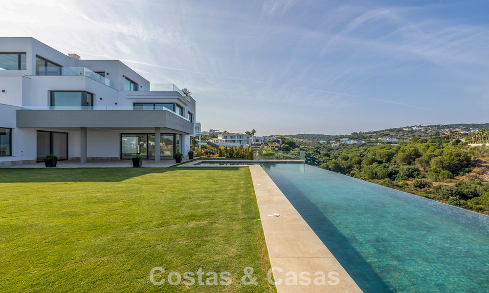 Gloednieuwe luxe villa met een geavanceerd hedendaags design te koop in Sotogrande Alto, Costa del Sol 791867