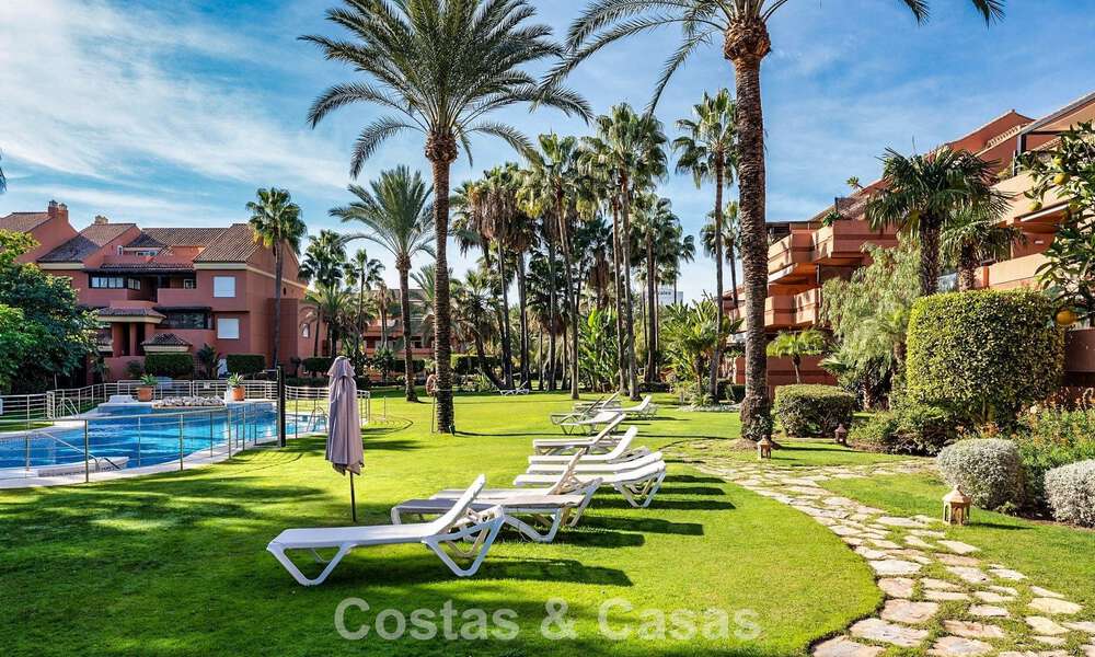 Instapklaar appartement te koop in een exclusieve urbanisatie aan de strandzijde tussen Puerto Banus en San Pedro, Marbella 792029