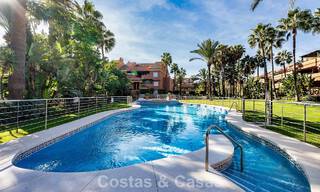 Instapklaar appartement te koop in een exclusieve urbanisatie aan de strandzijde tussen Puerto Banus en San Pedro, Marbella 792030 
