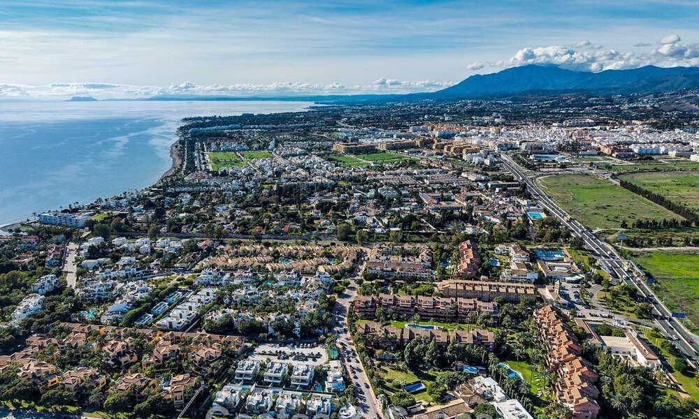 Instapklaar appartement te koop in een exclusieve urbanisatie aan de strandzijde tussen Puerto Banus en San Pedro, Marbella 792035