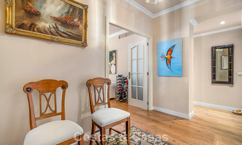 Instapklaar appartement te koop in een exclusieve urbanisatie aan de strandzijde tussen Puerto Banus en San Pedro, Marbella 792045