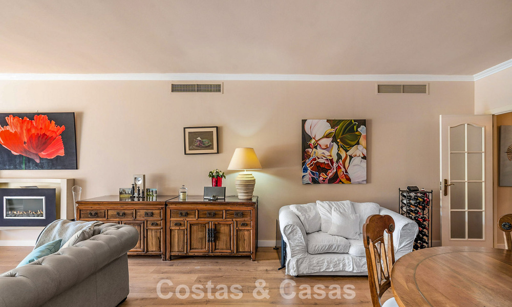 Instapklaar appartement te koop in een exclusieve urbanisatie aan de strandzijde tussen Puerto Banus en San Pedro, Marbella 792048