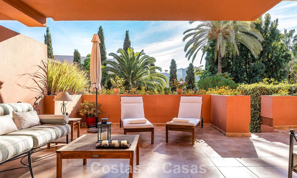 Instapklaar appartement te koop in een exclusieve urbanisatie aan de strandzijde tussen Puerto Banus en San Pedro, Marbella 792054