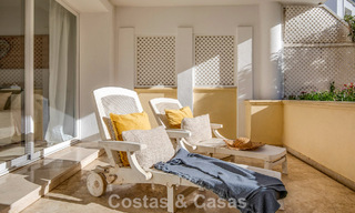 Zeer ruim tuinappartement te koop in een beachfront complex op de New Golden Mile tussen Marbella en Estepona 792098 