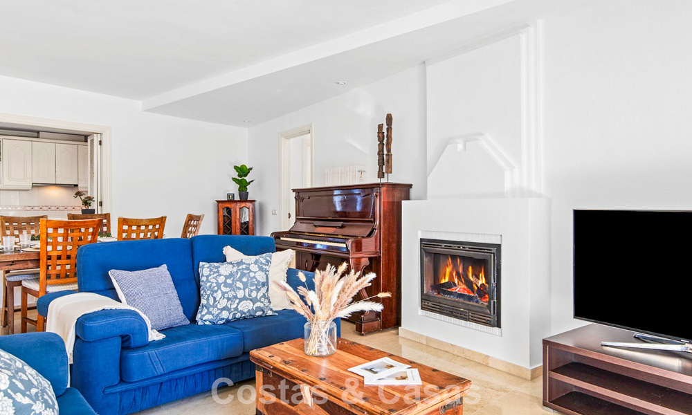 Zeer ruim tuinappartement te koop in een beachfront complex op de New Golden Mile tussen Marbella en Estepona 792106