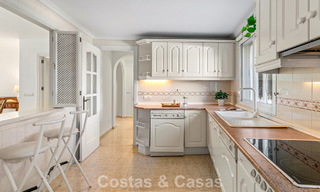 Zeer ruim tuinappartement te koop in een beachfront complex op de New Golden Mile tussen Marbella en Estepona 792109 