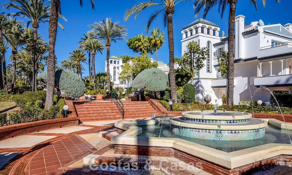 Zeer ruim tuinappartement te koop in een beachfront complex op de New Golden Mile tussen Marbella en Estepona 792112
