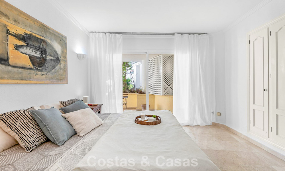 Zeer ruim tuinappartement te koop in een beachfront complex op de New Golden Mile tussen Marbella en Estepona 792117