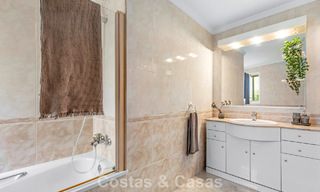 Zeer ruim tuinappartement te koop in een beachfront complex op de New Golden Mile tussen Marbella en Estepona 792121 