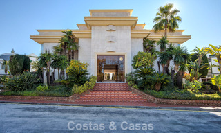 Zeer ruim tuinappartement te koop in een beachfront complex op de New Golden Mile tussen Marbella en Estepona 792123 