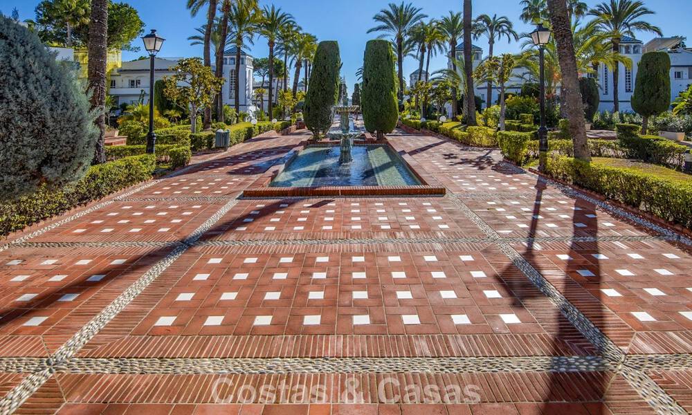 Zeer ruim tuinappartement te koop in een beachfront complex op de New Golden Mile tussen Marbella en Estepona 792132