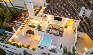 Eigentijds gerenoveerd duplex penthouse met privézwembad en panoramisch zeezicht in Nueva Andalucia, Marbella 792140 