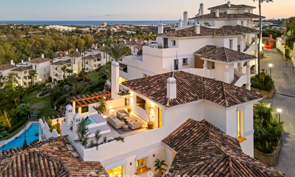 Eigentijds gerenoveerd duplex penthouse met privézwembad en panoramisch zeezicht in Nueva Andalucia, Marbella 792141