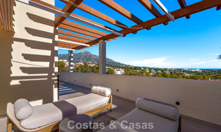 Eigentijds gerenoveerd duplex penthouse met privézwembad en panoramisch zeezicht in Nueva Andalucia, Marbella 792144 