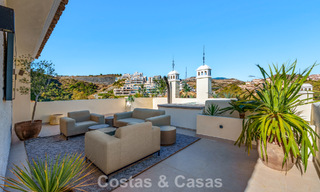 Eigentijds gerenoveerd duplex penthouse met privézwembad en panoramisch zeezicht in Nueva Andalucia, Marbella 792147 