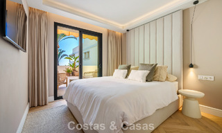 Eigentijds gerenoveerd duplex penthouse met privézwembad en panoramisch zeezicht in Nueva Andalucia, Marbella 792155 