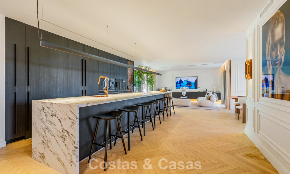 Eigentijds gerenoveerd duplex penthouse met privézwembad en panoramisch zeezicht in Nueva Andalucia, Marbella 792157