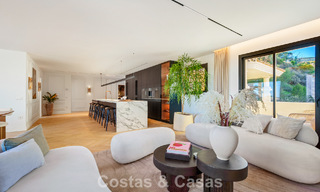 Eigentijds gerenoveerd duplex penthouse met privézwembad en panoramisch zeezicht in Nueva Andalucia, Marbella 792161 