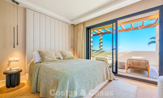 Eigentijds gerenoveerd duplex penthouse met privézwembad en panoramisch zeezicht in Nueva Andalucia, Marbella 792164 