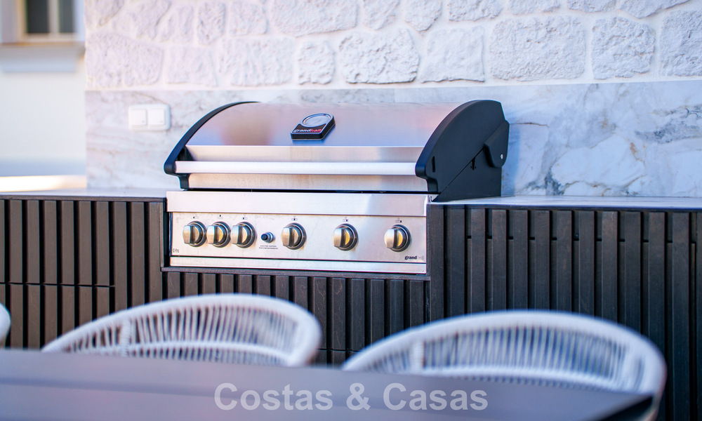 Eigentijds gerenoveerd duplex penthouse met privézwembad en panoramisch zeezicht in Nueva Andalucia, Marbella 792177