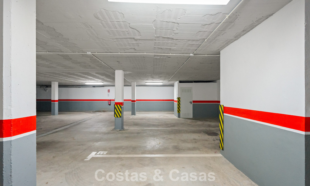 Eigentijds gerenoveerd duplex penthouse met privézwembad en panoramisch zeezicht in Nueva Andalucia, Marbella 792192