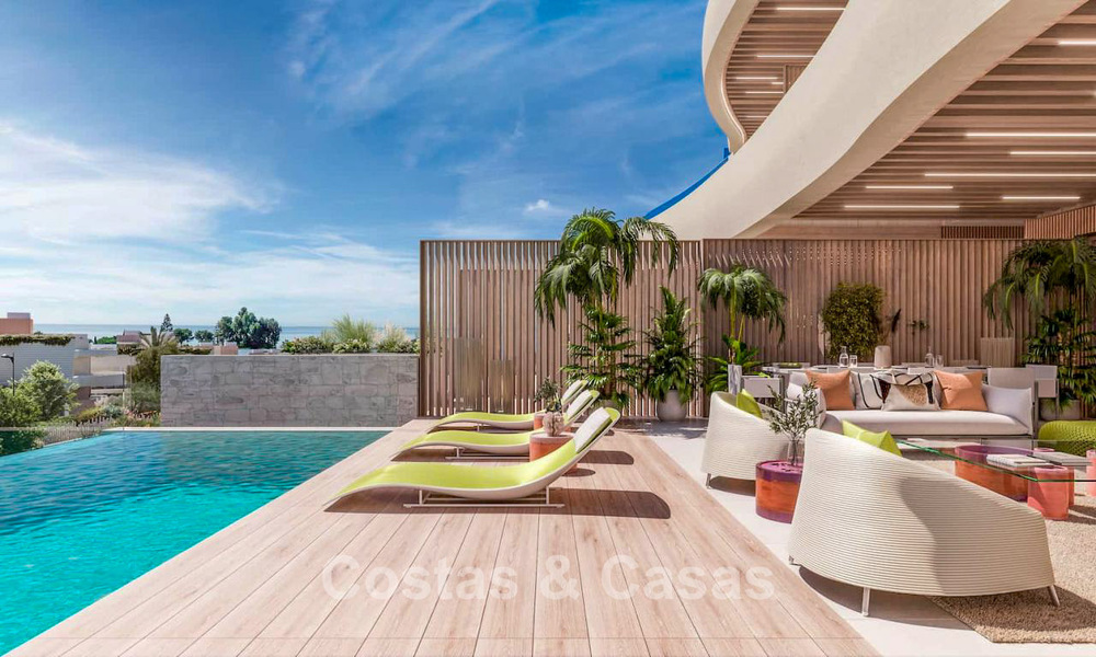 High-end luxe appartement te koop in een eerstelijnstrand complex ten oosten van Marbella centrum 792223
