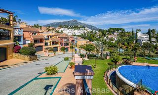 Elegant herenhuis met 4 slaapkamers te koop in een gated en beveiligde community van Nueva Andalucia, Marbella 792228 