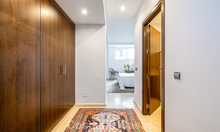 Elegant herenhuis met 4 slaapkamers te koop in een gated en beveiligde community van Nueva Andalucia, Marbella 792234 