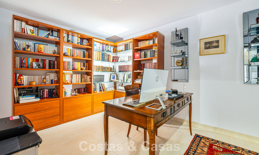 Elegant herenhuis met 4 slaapkamers te koop in een gated en beveiligde community van Nueva Andalucia, Marbella 792238