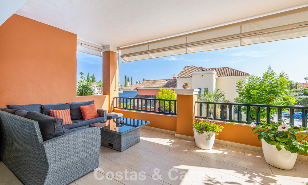 Elegant herenhuis met 4 slaapkamers te koop in een gated en beveiligde community van Nueva Andalucia, Marbella 792261