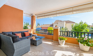 Elegant herenhuis met 4 slaapkamers te koop in een gated en beveiligde community van Nueva Andalucia, Marbella 792261 