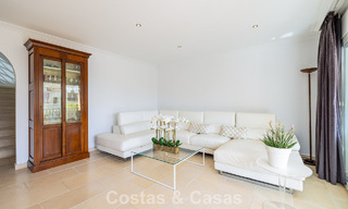 Elegant herenhuis met 4 slaapkamers te koop in een gated en beveiligde community van Nueva Andalucia, Marbella 792265 