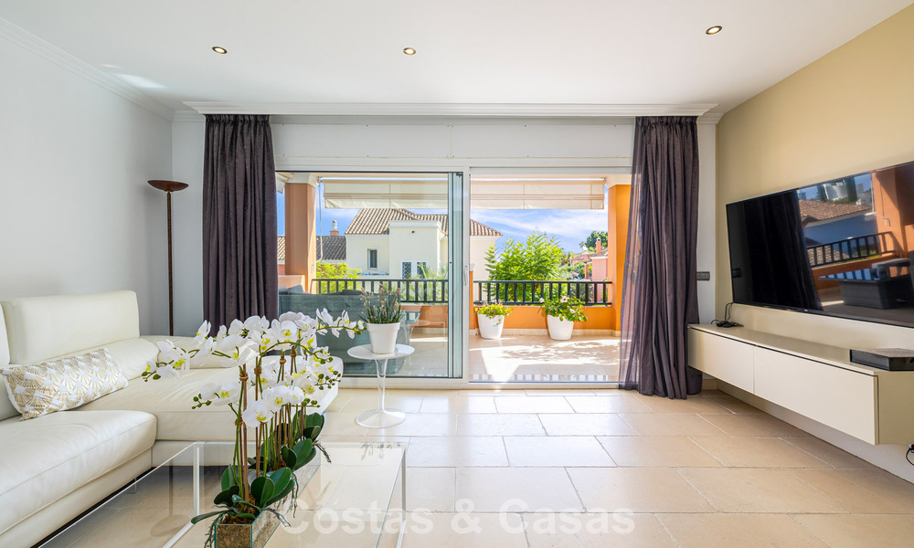 Elegant herenhuis met 4 slaapkamers te koop in een gated en beveiligde community van Nueva Andalucia, Marbella 792267