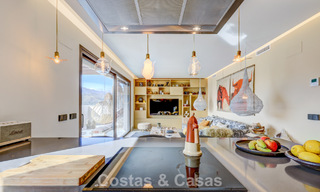 Modern penthouse te koop met panoramische uitzichten op zee en het Istán-meer, net boven Marbella’s Golden Mile 792273 