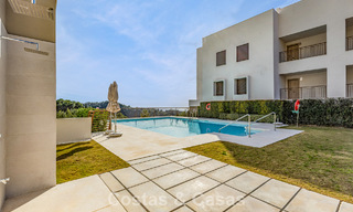 Modern penthouse te koop met panoramische uitzichten op zee en het Istán-meer, net boven Marbella’s Golden Mile 792274 