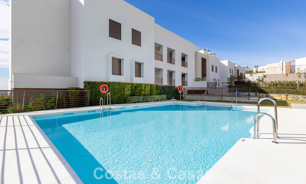 Modern penthouse te koop met panoramische uitzichten op zee en het Istán-meer, net boven Marbella’s Golden Mile 792277