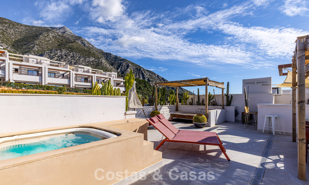 Modern penthouse te koop met panoramische uitzichten op zee en het Istán-meer, net boven Marbella’s Golden Mile 792280